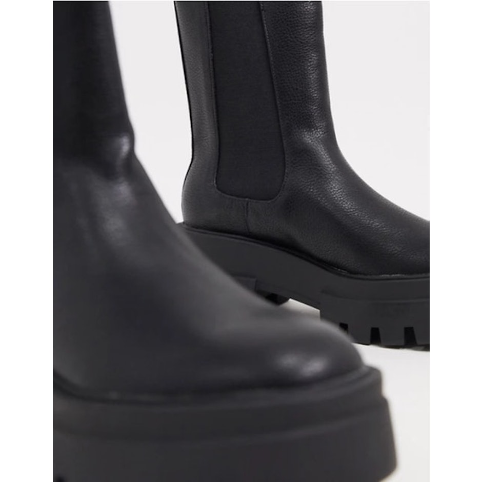Pull&Bear Platform Chelsea Boot With Cleated Sole in Back Image 2