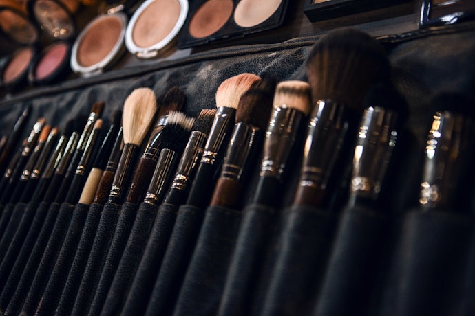 Consider an Organizer That Separates Makeup Brushes