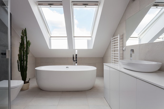 Porcelain Bathtubs Need Gentle Cleaners to Retain Shine