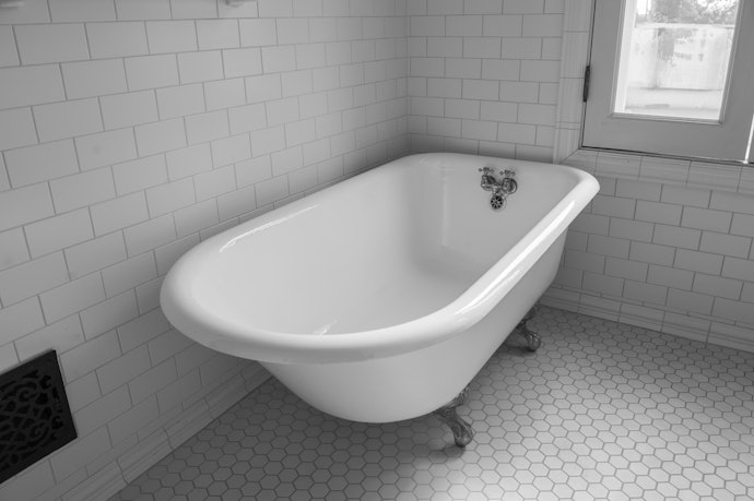 Products to Prevent Discoloration for Enameled Cast Iron Bathtubs