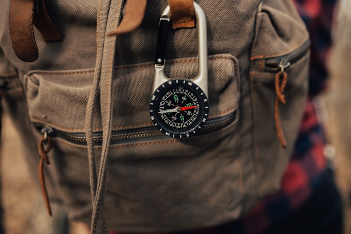 Choose Between Different Ways to Carry the Compass