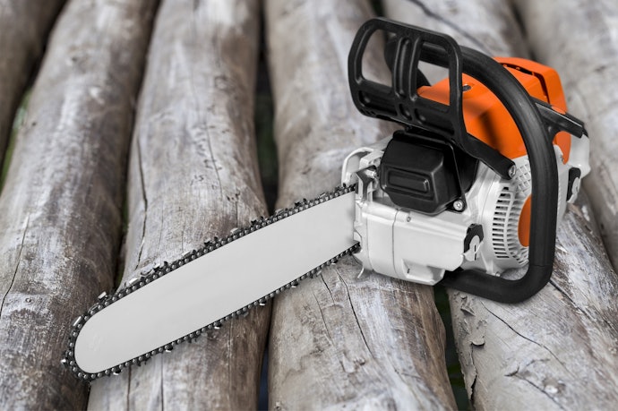 Ensure the Chainsaw is Comfortable to Work With