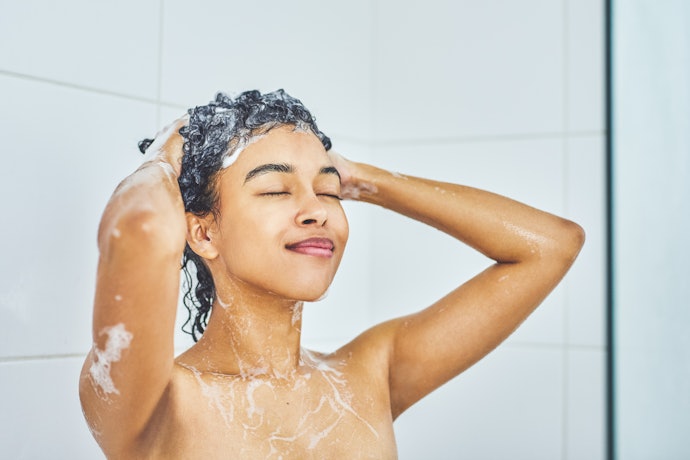 Wash Your Hair Correctly to Preserve the Color