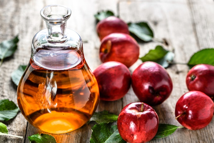 Tea Tree Oil and Apple Cider Vinegar for Oily Hair