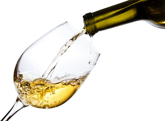 Enjoy White Wine for a Light and Rich Flavor