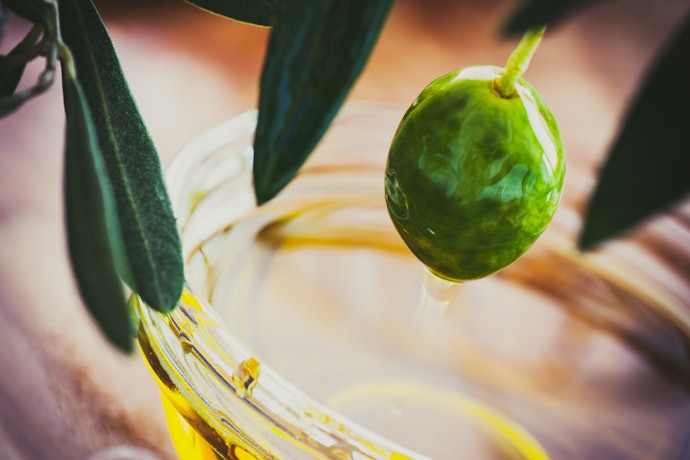 Extra Virgin Oil: Unrefined, Highest-Quality for Salad or Beauty Care