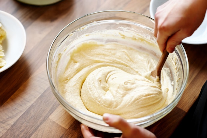 Look for Tall Sides for Mess-Free Mixing