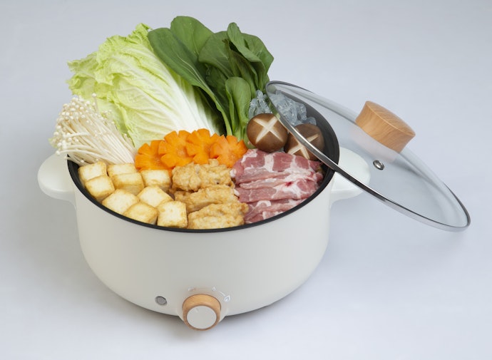 Use a Small, Deep Pot for Solo Hot Pot or Various Dishes