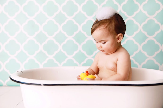 Basin-Style Bathtubs Are Good for Older Infants and Toddlers