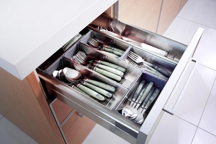 Put Drawers in Order with Compartments