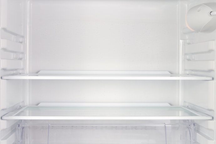 Choose Between Wire, Glass, or Plastic Shelves