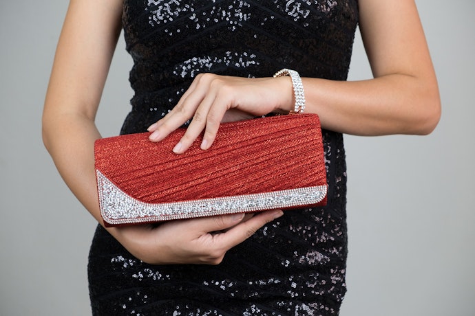 Choose Brighter Clutch Bags for Glamorous Evenings