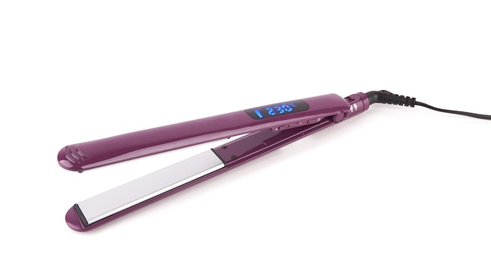 Choose a Flat Iron With Temperature Control Features 
