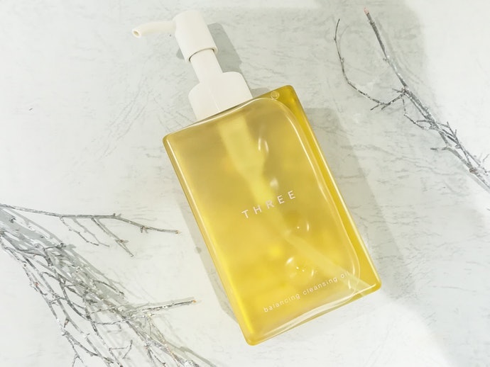 What Makes This Cleansing Oil Popular?