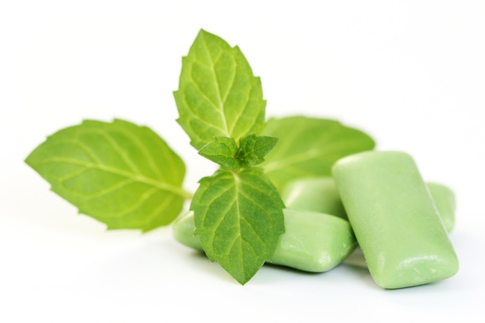 ② Choose Mint Gum to Control Bad Breath