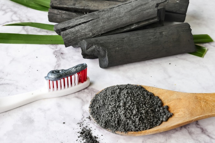 Activated Charcoal Cleans the Mouth and Removes Plaque 