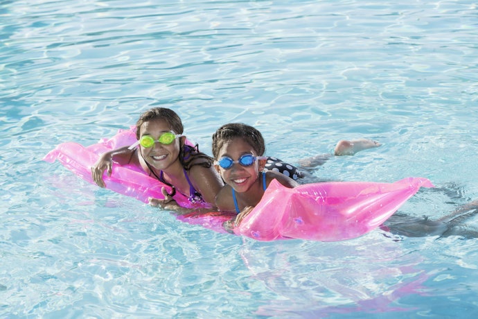 Choose the Size of Inflatable Rafts Based on Age and Weight 