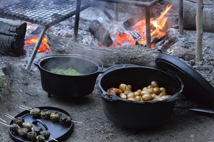 Look for Stable Legs and Rimmed Lids for Open-Fire Cooking