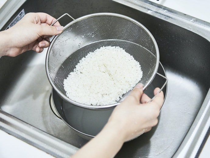 Wash Your Rice With a Bowl