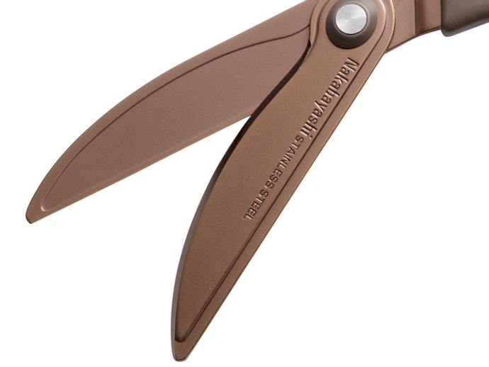 Scissors Inspired by Pruning Shears Have Great Sharpness and Cuts With Minimal Effort