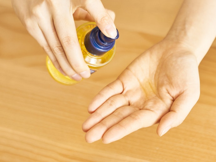 Top 8 Best Japanese Body Oils in 2021 Tried and True! (Muji, Kose