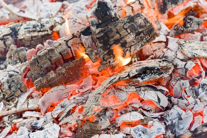 Dense Hardwood Mixtures for Clean, Long-Lasting Fire