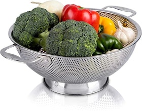 Top 10 Best Colanders in 2021 (OXO and More) 3