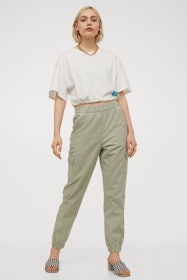 10 Best Women's Khaki Pants in 2022 (Uniqlo, H&M, and More) 2