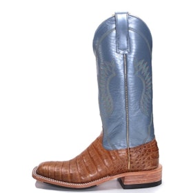Top 10 Best Women's Cowboy Boots in 2021 (Tecovas, Lane, and More) 4