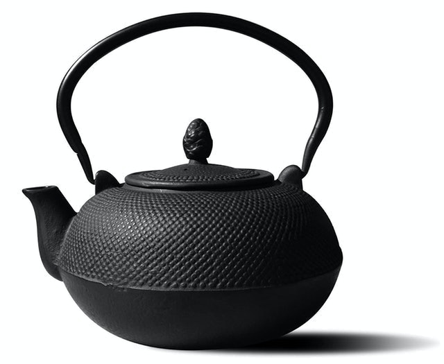 Old Dutch Cast Iron Hakone Teapot 1