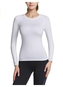 10 Best Thermal Shirts for Women in 2022 (Uniqlo, Under Armour, and More) 2