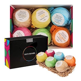 10 Best Bath Bombs in 2022 (Aofmee, Beauty by Earth, and More) 4
