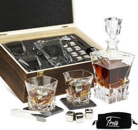 10 Best Whiskey Decanter Sets in 2022 (Whiskey and Alcohol-Expert Reviewed) 5