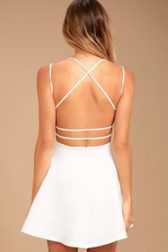 10 Best Backless Dresses in 2022 (Lulus, Shein, and More) 1