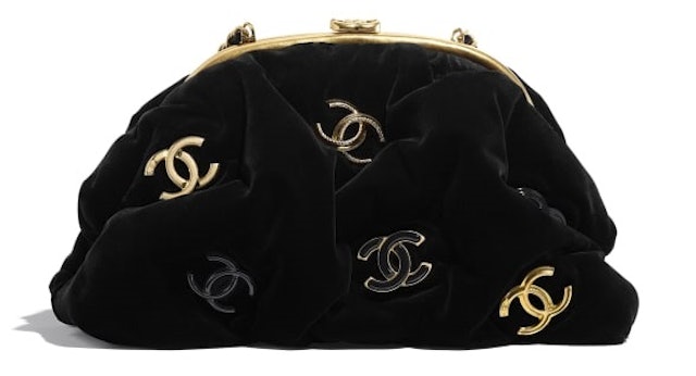Chanel CLUTCH in Velvet, Black and Gold-Tone Metal 1