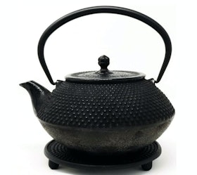 8 Best Japanese Cast-Iron Teapots in 2022 (Kitsusako, Iwachu, and More) 3