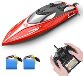 10 Best Remote Control Boats for the Pool in 2022 (Force1, Yezi, and More) 1